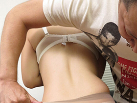 『困ります』なんて言って脱がして見たらオバさんのくせに勝負下着のTバック!!生チン挿入でイキまくってもホントは期待してたなんて絶対認めない清楚ビッチな人妻ナンパ12人⑦　サンプル画像16